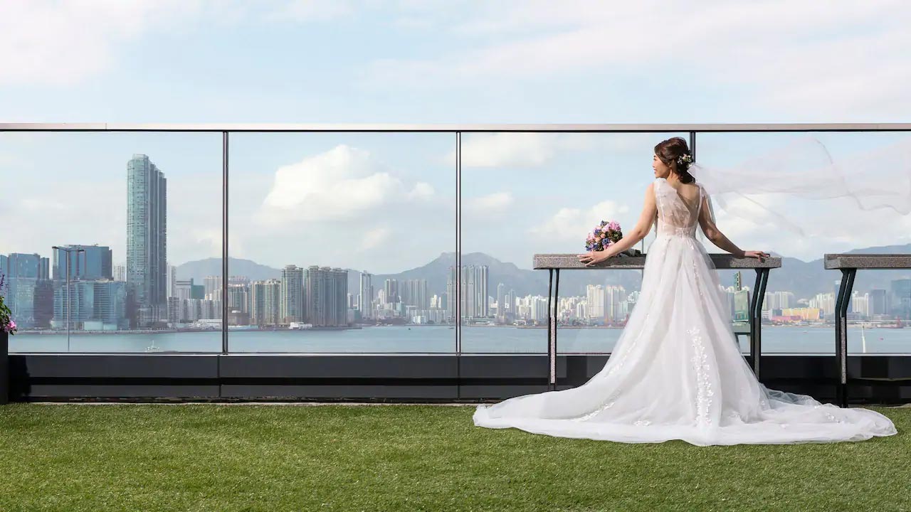 Hyatt-Centric-Victoria-Harbour-rooftop-bride-wedding-01.jpg